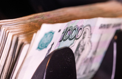 Russian rouble seen weakening back to around 100 to the US dollar in a year: Reuters Poll