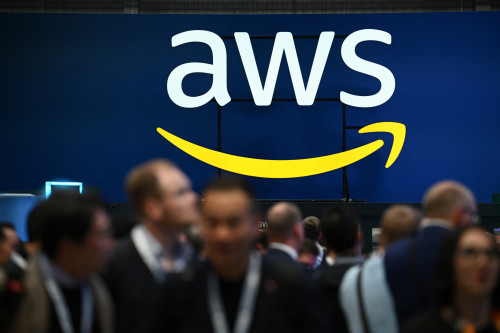 Amazon cloud revenue, income forecast disappoint, shares slide