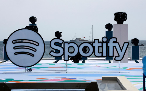Spotify’s US app update with purchase links gets Apple approval