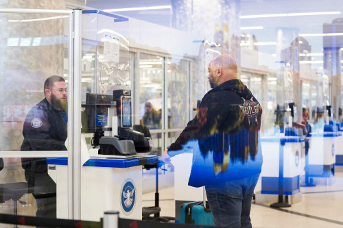 White House seeks to cut TSA funding and boost air, rail safety