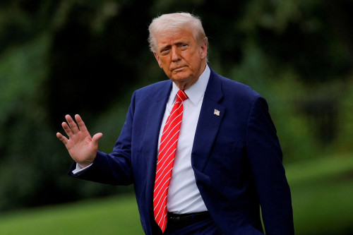 US judge blocks Trump from nixing union bargaining for TSA officers