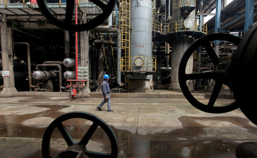 US net imports of crude soar last week to highest in a year, EIA says