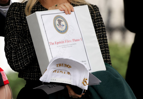 White House says WSJ report on Trump being told name in Epstein files “fake news”