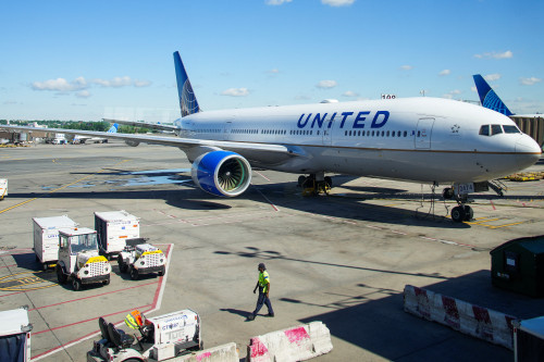 United Airlines forecasts highest-ever quarterly revenue on travel demand boost