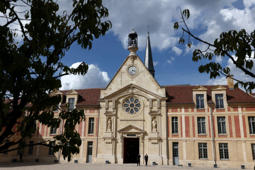 Kering must downsize, reduce Gucci exposure and chase synergies, CEO de Meo says in memo 