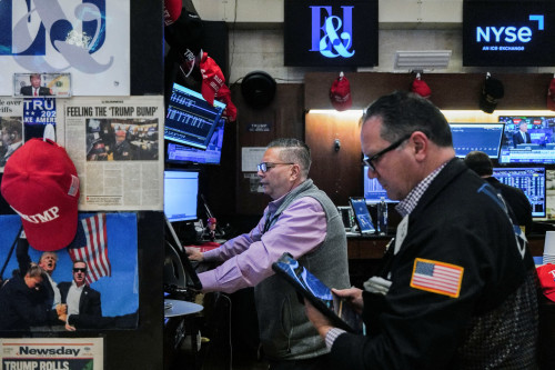 U.S. equity funds draw first weekly inflow in three weeks ahead of Fed easing