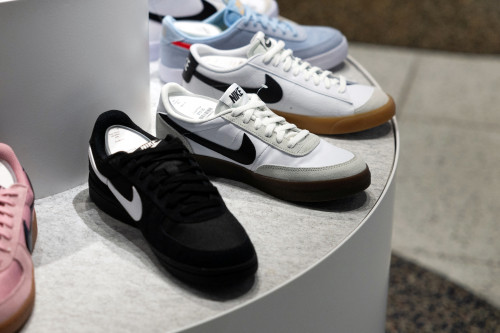 Apple’s Cook doubles Nike stake, endorses CEO Hill’s turnaround push