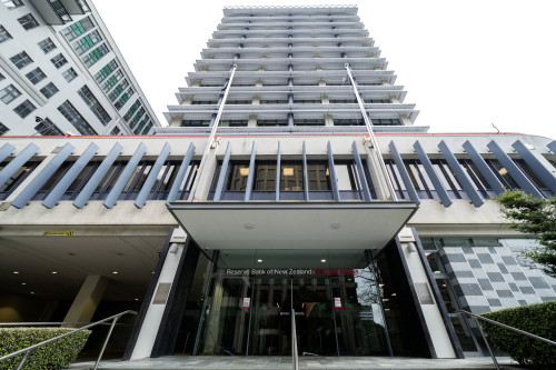 New Zealand holds rates, warns of ‘decisive’ move if Iran war fuels inflation