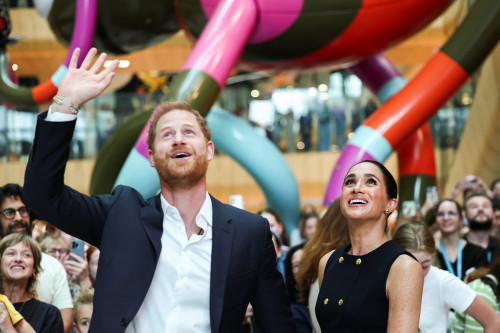 Prince Harry and Meghan arrive in Australia to a muted welcome