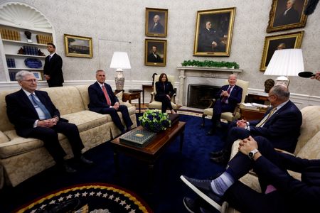Biden, McCarthy push forward towards deal on US debt ceiling