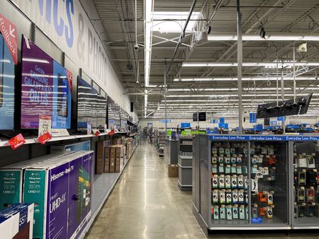 US retailers targeted with bomb threats in recent months, seeking bitcoin and gift cards – WSJ