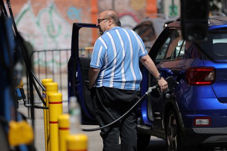 Oil drops after Hamas releases US hostages