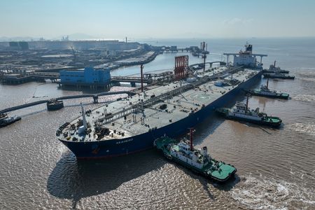 Oil prices up 3% on worries about Middle East supplies