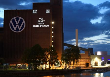 Volkswagen to cut administrative personnel costs 20% in savings drive -Handelsblatt